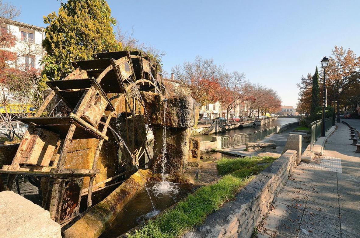 Апартаменты Un Petit Nid Au Bord De La Sorgue Л'Иль-сюр-ла-Сорг Экстерьер фото