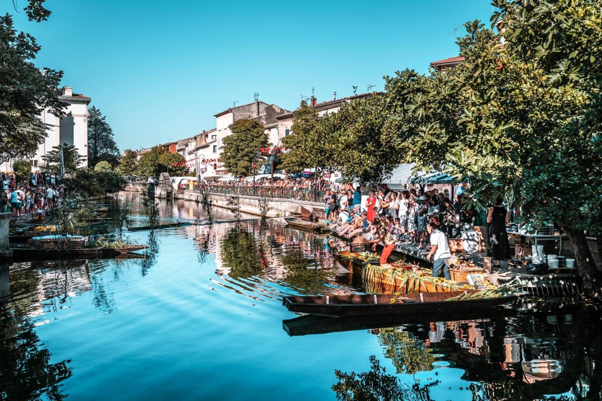 Апартаменты Un Petit Nid Au Bord De La Sorgue Л'Иль-сюр-ла-Сорг Экстерьер фото